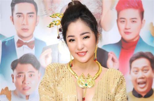 Thúy Nga sẵn sàng bán nhà, lý giải tin đồn mâu thuẫn nên không mời Việt Hương tham gia liveshow