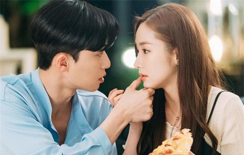 Vừa đám hỏi được 5 ngày, tôi quyết định chia tay sau cuộc nói chuyện với hàng xóm của vợ sắp cưới