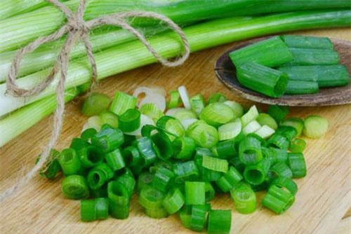 Bà nội trợ nấu canh nhớ cho thêm nhúm rau này, món ăn thêm thơm ngon gia đình khỏe mạnh