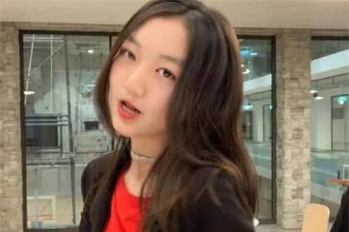 Con gái Vương Phi - Lý Á Bằng lại đáp trả tin đồn tự ti về ngoại hình bằng cách này