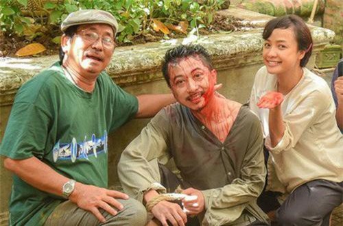 &#x110;&#x1EA1;o di&#x1EC5;n &#xFA;p m&#x1EDF; v&#x1EC1; m&#xE0;n &#x27;h&#x1ED3;i sinh&#x27; c&#x1EE7;a H&#x1EE9;a Minh &#x110;&#x1EA1;t (Ti&#x1EBF;ng S&#xE9;t Trong M&#x1B0;a): Ch&#xF4;n d&#x1B0;&#x1EDB;i n&#x1EA5;m m&#x1ED3; c&#xF3; th&#x1EAD;t l&#xE0; L&#x169;?