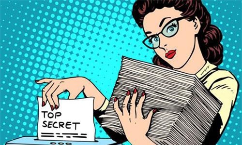 Hai nữ thư ký cùng nhận được tin nhắn của sếp lúc nửa đêm, một người bị sa thải ngay tức khắc, một người được thăng chức vì câu trả lời khôn ngoan