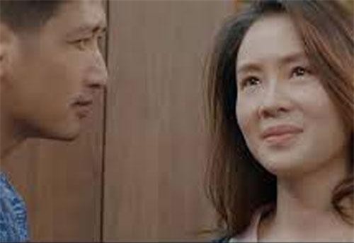 Hoa hồng trên ngực trái - Tập 18: Cầm 500 triệu đồng, Khuê đau đớn bước chân ra khỏi nhà