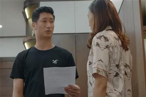 'Hoa hồng trên ngực trái' tập 18: Thái ca ngợi bồ nhí 'Ở bên Trà thấy tuổi trẻ như ùa về!', thế thanh xuân của vợ thì anh vứt đi đâu?