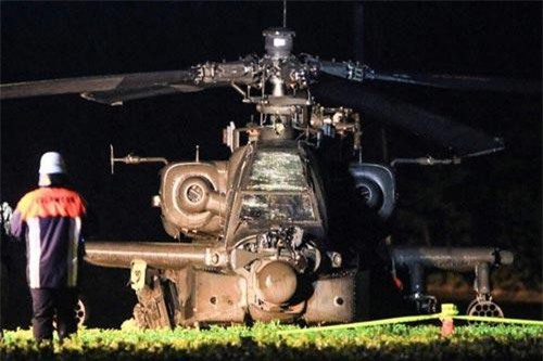 Hung thần diệt tăng Apache của Mỹ lao vào đường điện cao thế