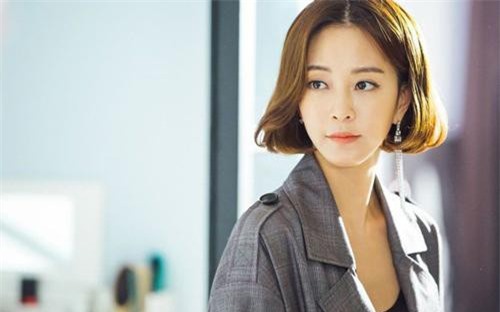 Kiếm tiền nuôi cả nhà suốt 5 năm, khi mua đất mẹ chồng lại không cho đứng tên, tôi tuyên bố 1 điều khiến bà bủn rủn