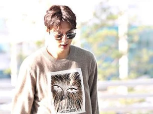 Mỹ nam 'Người Thừa Kế' Lee Min Ho xuất hiện cực ngầu như chụp ảnh tạp chí tại sân bay