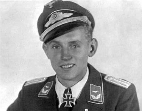 Phi công Đức Quốc xã - kẻ diệt 352 máy bay và chưa 1 lần bị bắn hạ là ai?