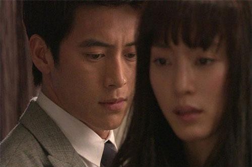 Vợ mang món quà bất ngờ đến lễ tái hôn của chồng cũ và bạn thân