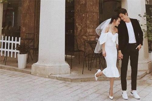 Yến Nhi đăng hình chị gái mặc váy trắng đầu đội voan trắng, nghi vấn Yến Trang chuẩn bị lấy chồng đại gia?