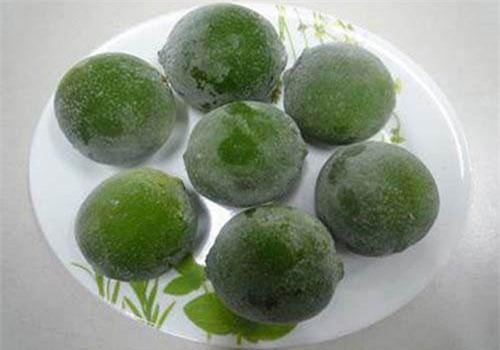 3 công thức làm đẹp da, trắng sạch mụn từ những loại quả đông đá