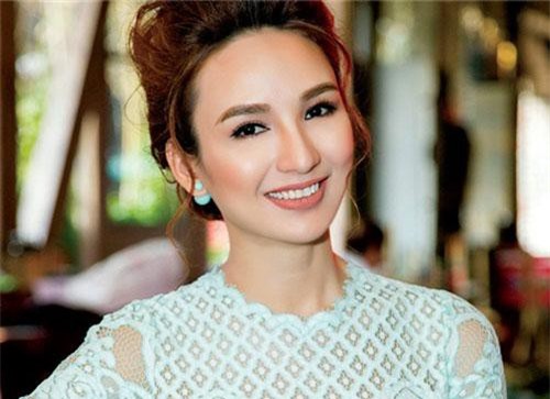 Hoa hậu Ngọc Diễm thanh lịch với phong cách thời trang hoài cổ