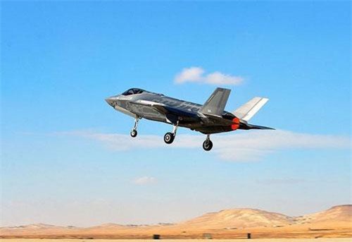 Phòng không Syria bất lực khi bị tiêm kích Israel chế áp điện tử