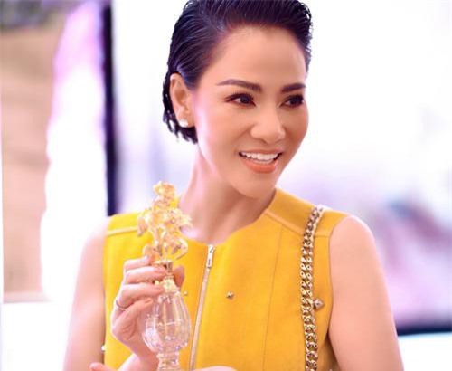 Thu Minh khoe nhan sắc trẻ trung khiến nhiều người bất ngờ