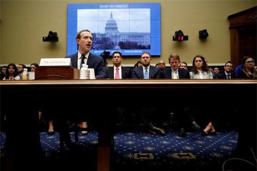 Tranh cãi về quyền giải mật tin nhắn Facebook