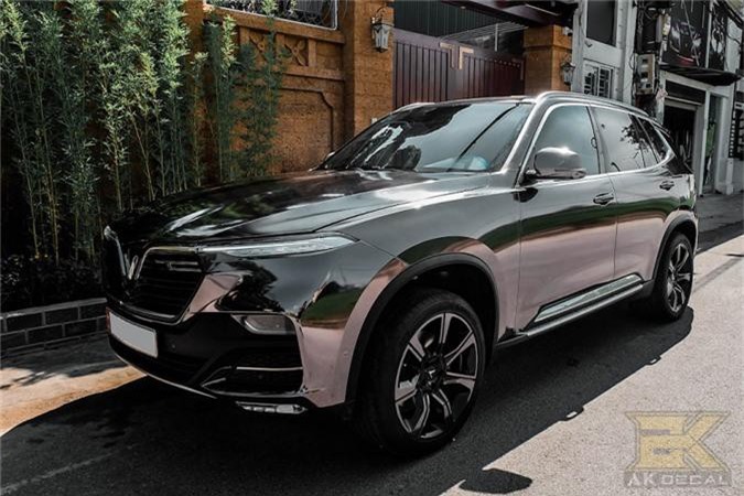 VinFast Lux SA 2.0 độ độc nhất Việt Nam trên phố Hà Nội