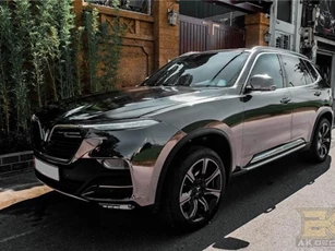 VinFast Lux SA 2.0 độ độc nhất Việt Nam trên phố Hà Nội