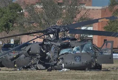 Biểu tượng trực thăng vận của Lục quân Mỹ gặp nạn, rơi nát vụn