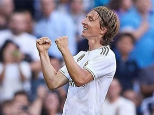 Chiêm ngưỡng cú 'đại bác tầm xa' đẹp không tưởng của Modric