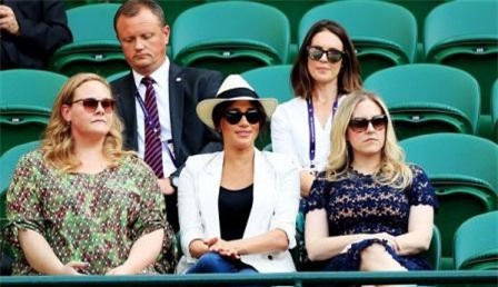 Gia đình Công nương Kate đưa nhau đi xem bóng đá, Meghan Markle 'muối mặt' khi bị đá xéo quá khứ chảnh chọe với hàng ghế trống không