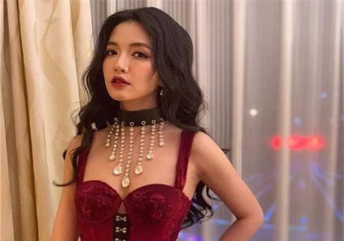 Lâu lâu Bích Phương mới để tóc dài, nhưng dân tình lại thấy như 'chị em song sinh' với công chúa hoa dâm bụt Hòa Minzy