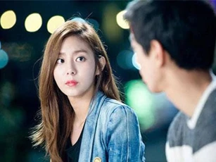 Ngày chia tay em quỳ gối xin tha lỗi, 10 năm sau tôi lặng người