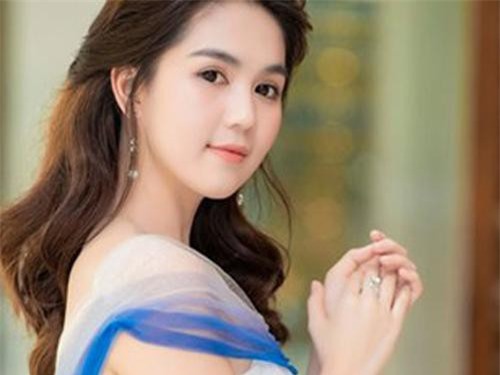 Ngọc Trinh phát ngôn về tình tiền, 'nhát dao chí tử' cho anti fan