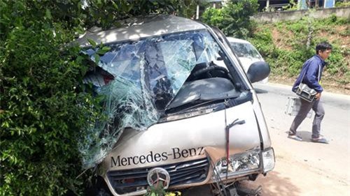 Quảng Trị: Xe ô tô gây tai nạn liên hoàn, 3 người bị thương