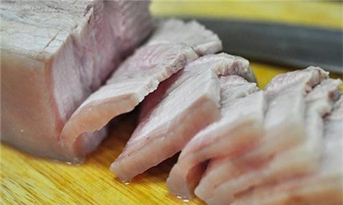 Sai lầm nghiêm trọng chế biến thịt lợn 'cấm' được mắc