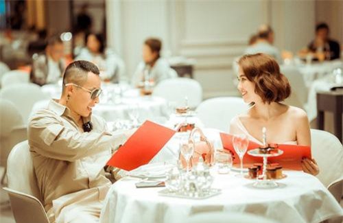 Tiếp tục chơi sang bỏ ra 110 triệu để ở 1 đêm trong khách sạn tại Paris, Ngọc Trinh đã làm những gì trong đó?