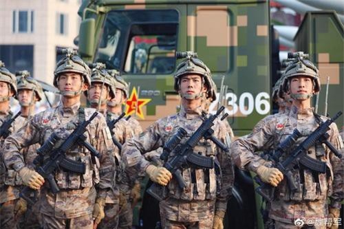 Trung Quốc loại bỏ súng trường QBZ-95 bullpup, quay về thiết kế truyền thống