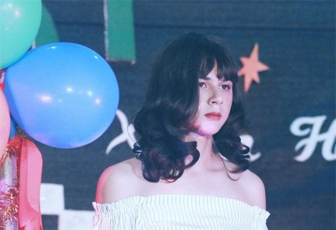 Xuất hiện dàn trai giả gái tại trường FPT: Ai nhìn cũng xinh xắn đáng yêu, con gái ngắm còn phải phát hờn!