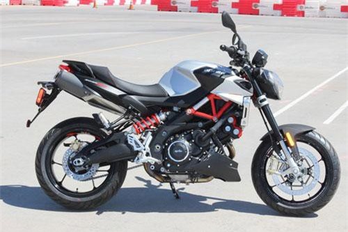 Aprilia Shiver 900 có gì đặc biệt để so kè với Ducati Hypermotard 950?