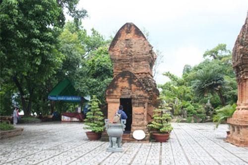 Bí ẩn kho báu toàn vàng khiến quả đồi phát quang