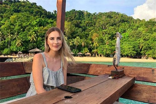 'Bỏng mắt' ngắm nàng WAG hấp dẫn nhất ĐT Malaysia