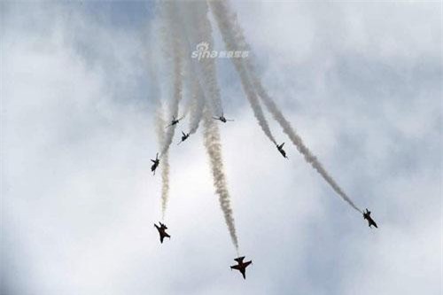 Choáng ngợp màn bay lượn của chiến đấu cơ 'đại bàng hoàng kim' Hàn Quốc