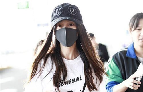 Giữa lùm xùm bị Lưu Thi Thi cướp trợ lý, Angelababy xuất hiện kín mít khác lạ