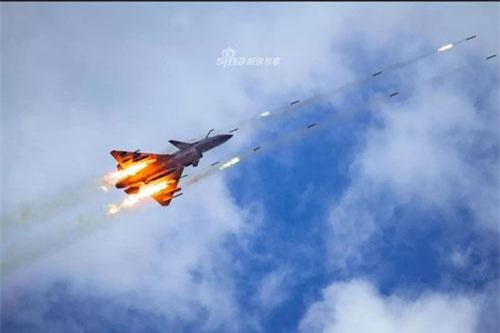 Khả năng tương thích tên lửa, hỏa lực ấn tượng của chiến đấu cơ J-10