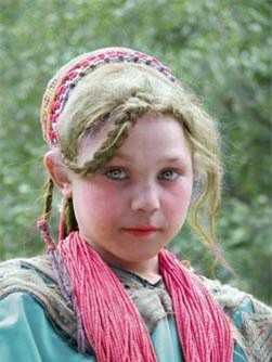 Lạ lùng mỹ nhân miền núi đẹp như người Âu