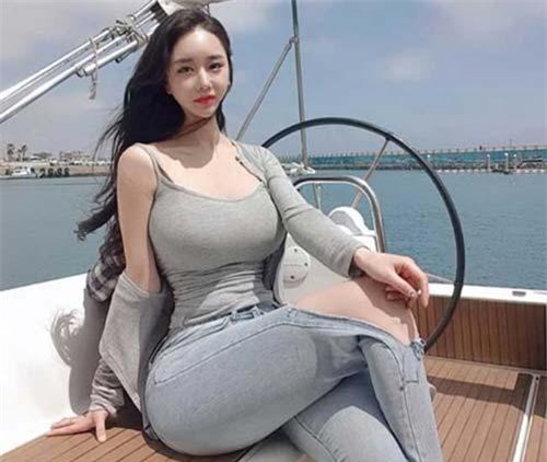 Mặc jean 3 cô gái Hàn cũng khoe được đường cong 'thần thánh'