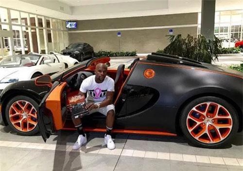 Mayweather khoe 5 siêu xe Roll-Royce hơn 2 triệu bảng