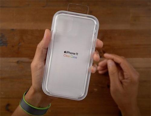 Ốp lưng trong suốt của iPhone 11 giá lên tới cả triệu đồng
