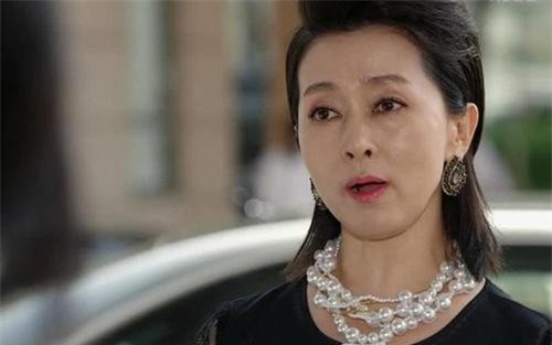 Tôi chết điếng trước câu nói của mẹ chồng ngay đêm tân hôn