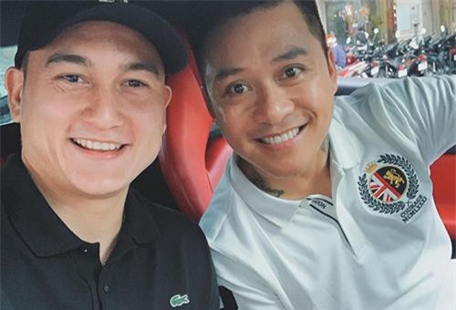 Đặng Văn Lâm khoe ngồi xe 16 tỷ của Tuấn Hưng