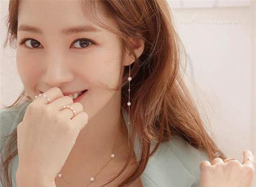 'Đệ nhất mỹ nhân dao kéo' Hàn Quốc đẹp quên lối về ở tuổi 33