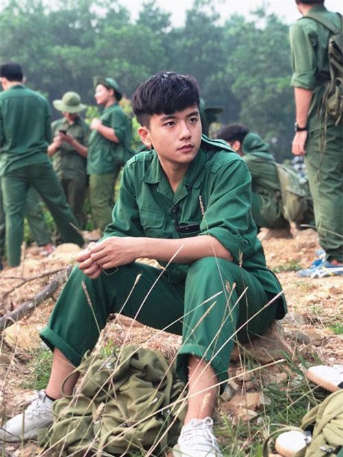 Đọ vẻ điển trai dàn hot boy nổi bật tháng 9