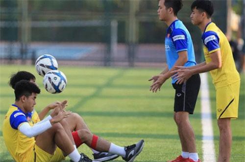 Đội tuyển U22 Việt Nam: Thanh Hậu gặp chấn thương, phải tập riêng