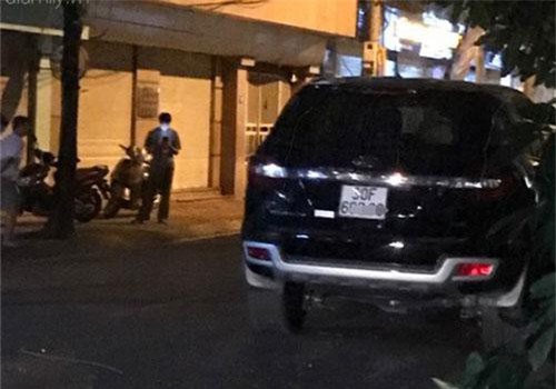 Hà Nội: Xế hộp mất lái tông một loạt người đi đường khiến bà bầu và 2 người khác nhập viện cấp cứu