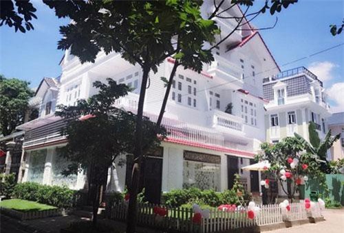 Người đẹp Phan Thiết ở biệt thự 40 tỷ nhưng nhà tại quê lại thế này