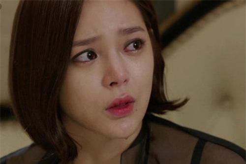 Sốc nặng khi phát hiện nhiều 'vật lạ' trong vali khóa kín của chồng, phơi bày sự thật kinh hãi